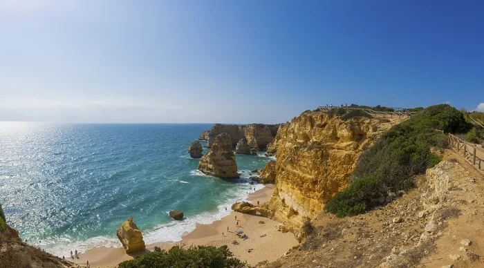 Gerahmter Druck : Strand, Strandabschnitt in der Algarve. Gerahmter Druck : Strand, Strandabschnitt in der Algarve.