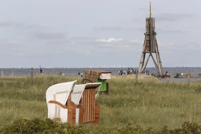 Gerahmter Druck : Strandstühle vor der Kugelbake. Gerahmter Druck : Strandstühle vor der Kugelbake.