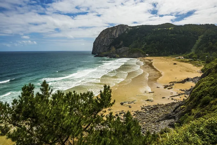 Gerahmter Druck : Strand und Klippen, Playa de Laga Gerahmter Druck : Strand und Klippen, Playa de Laga