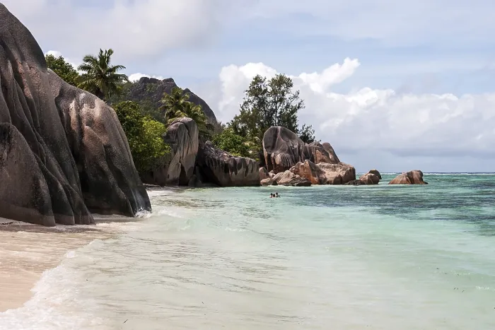 Gerahmter Druck : Strand und Granitfelsen bei Anse Source d'Argent. Gerahmter Druck : Strand und Granitfelsen bei Anse Source d'Argent.