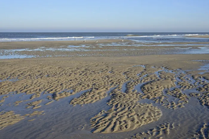 Gerahmter Druck : Strand bei Niedrigwasser mit Wellenmuster. Gerahmter Druck : Strand bei Niedrigwasser mit Wellenmuster.