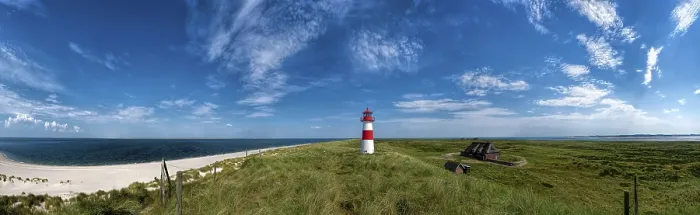 Gerahmter Druck : Strandpanorama am Ellbogen mit Leuchtturm. Gerahmter Druck : Strandpanorama am Ellbogen mit Leuchtturm.