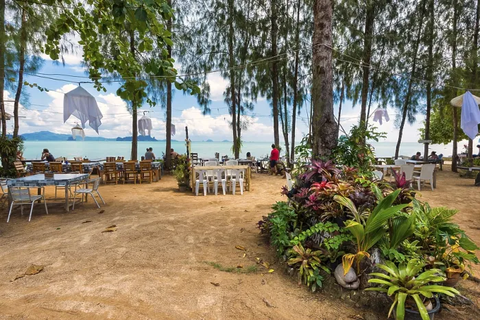 Gerahmter Druck : Strandrestaurant am Pasai-Strand. Gerahmter Druck : Strandrestaurant am Pasai-Strand.