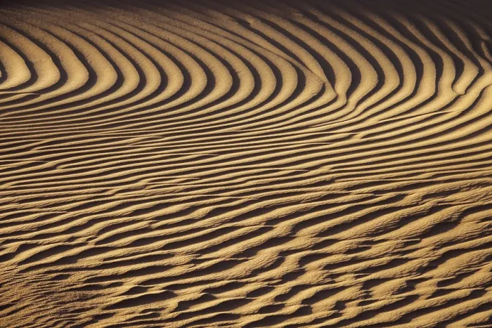 Gerahmter Druck : Schönes Muster aus Sanddünenhintergrund im Wind. Gerahmter Druck : Schönes Muster aus Sanddünenhintergrund im Wind.