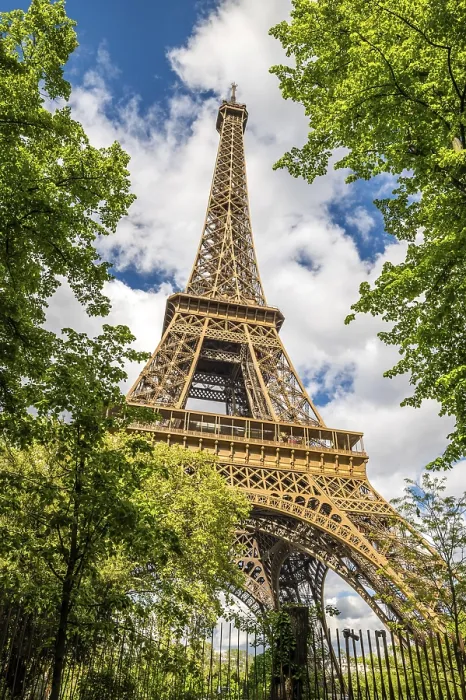 Gerahmter Druck : Schöne Szenen um die Eiffelturm in Paris. Gerahmter Druck : Schöne Szenen um die Eiffelturm in Paris.