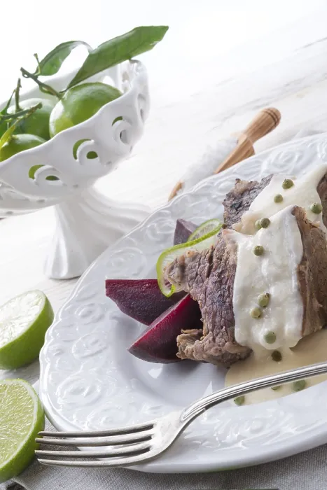 Gerahmter Druck : Rindfleisch mit Rettich und Meerrettichsauce Gerahmter Druck : Rindfleisch mit Rettich und Meerrettichsauce