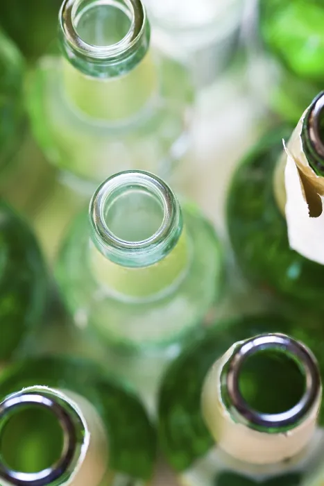 Gerahmter Druck : Leere Bierflaschen im Detail. Gerahmter Druck : Leere Bierflaschen im Detail.