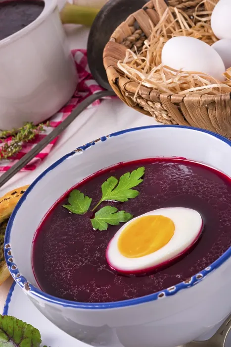Gerahmter Druck : Bunte grüne Bohnensuppe mit Ei. Gerahmter Druck : Bunte grüne Bohnensuppe mit Ei.