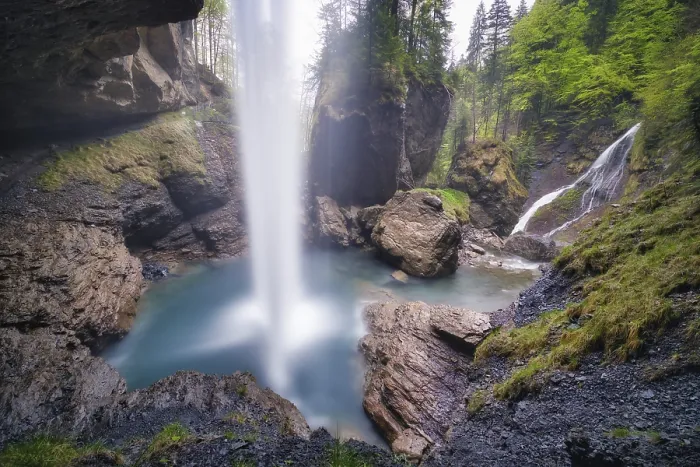 Gerahmter Druck : Berglistuber-Wasserfall im Frühling. Gerahmter Druck : Berglistuber-Wasserfall im Frühling.