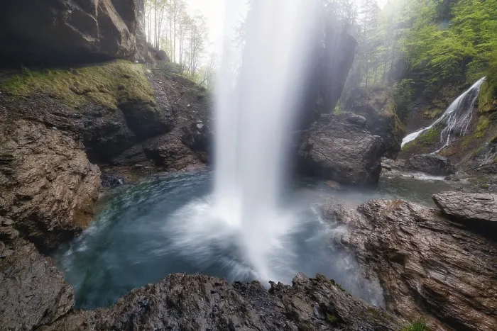 Gerahmter Druck : Berglistuber-Wasserfall im Frühling. Gerahmter Druck : Berglistuber-Wasserfall im Frühling.