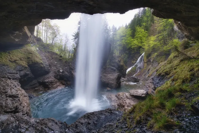 Gerahmter Druck : Berglistuber-Wasserfall im Frühling. Gerahmter Druck : Berglistuber-Wasserfall im Frühling.