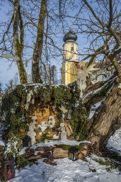 Gerahmter Druck : Bernrieder Kloster mit Kinderbett im Winter Gerahmter Druck : Bernrieder Kloster mit Kinderbett im Winter