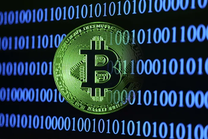 Gerahmter Druck : Bitcoin mit binärem Code Gerahmter Druck : Bitcoin mit binärem Code