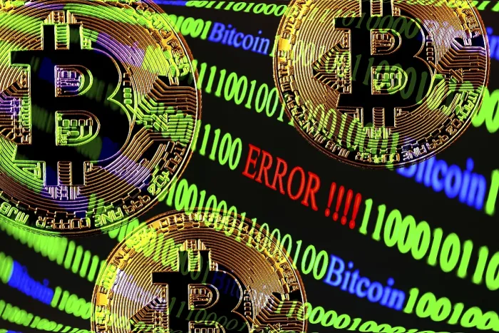 Gerahmter Druck : Bitcoin, binärer Code mit Buchstaben Fehler. Gerahmter Druck : Bitcoin, binärer Code mit Buchstaben Fehler.