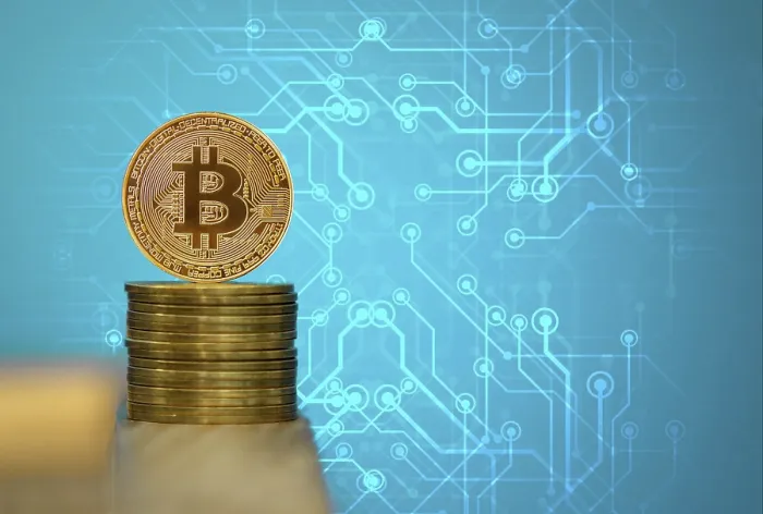 Gerahmter Druck : Bitcoin-Münze auf blauer Hintergrund. Gerahmter Druck : Bitcoin-Münze auf blauer Hintergrund.