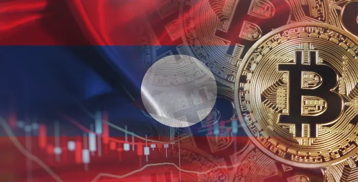 Gerahmter Druck : Bitcoin-Kryptowährung mit Flagge von Laos. Gerahmter Druck : Bitcoin-Kryptowährung mit Flagge von Laos.