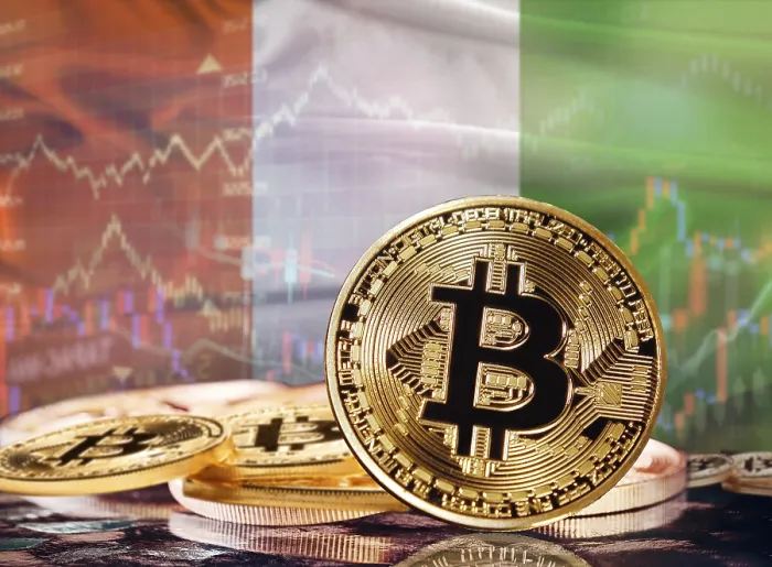 Gerahmter Druck : Bitcoin vor Ivorischer Flagge. Anleger in Kryptowährungen und Blockchain-Technologie in der Elfenbeinküste, Konzept Gerahmter Druck : Bitcoin vor Ivorischer Flagge. Anleger in Kryptowährungen und Blockchain-Technologie in der Elfenbeinküste, Konzept