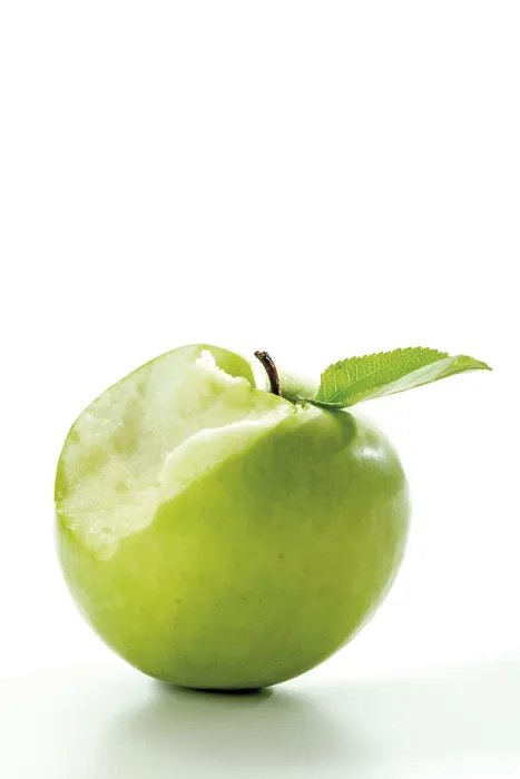Gerahmter Druck : Biss in eine Granny Smith-Äpfel Gerahmter Druck : Biss in eine Granny Smith-Äpfel