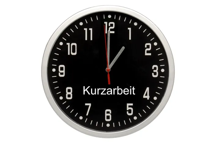 Gerahmter Druck : Schwarze Uhr, schreibt Kurzarbeit. Gerahmter Druck : Schwarze Uhr, schreibt Kurzarbeit.