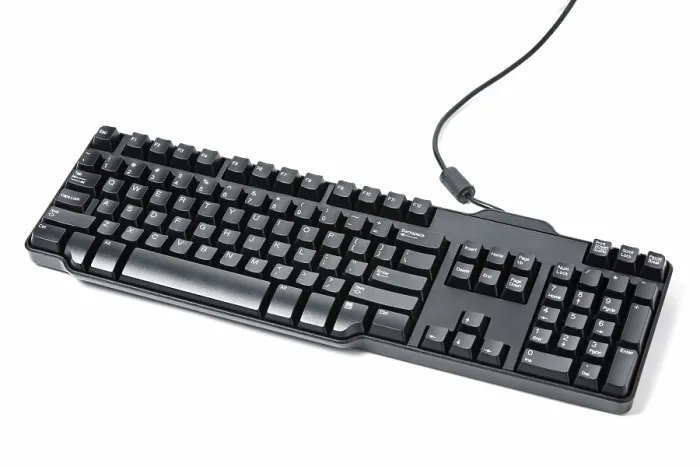 Gerahmter Druck : Schwarzer Computer-Tastenbrett, isoliert auf weißem Hintergrund.