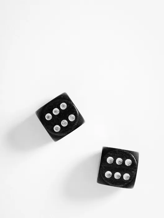 Gerahmter Druck : Zwei schwarze Würfel, Doppelsix. Gerahmter Druck : Zwei schwarze Würfel, Doppelsix.