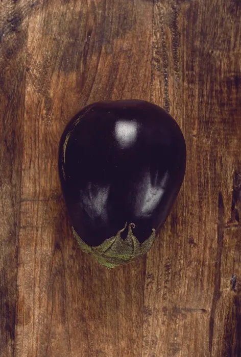 Gerahmter Druck : Schwarze Aubergine, kugelförmiger Form. Gerahmter Druck : Schwarze Aubergine, kugelförmiger Form.