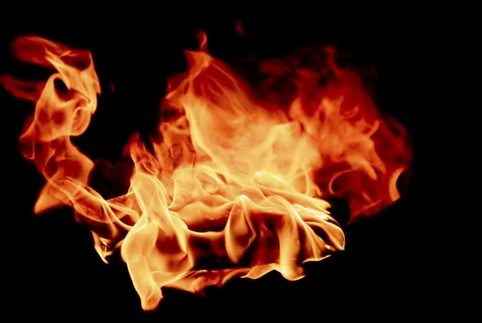 Gerahmter Druck : Brennender Feuer auf schwarz. Gerahmter Druck : Brennender Feuer auf schwarz.