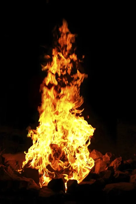 Gerahmter Druck : Flammender Feuer, Scheiterhaufen. Gerahmter Druck : Flammender Feuer, Scheiterhaufen.