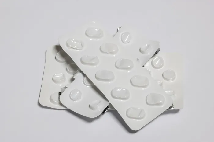 Gerahmter Druck : Leere Blisterverpackungen mit Tabletten Gerahmter Druck : Leere Blisterverpackungen mit Tabletten