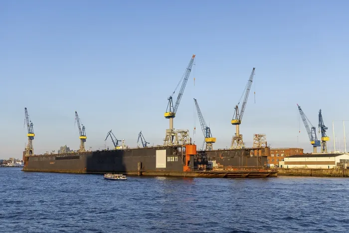 Gerahmter Druck : Werft Blohm und Voss, Rundfahrtschiff. Gerahmter Druck : Werft Blohm und Voss, Rundfahrtschiff.