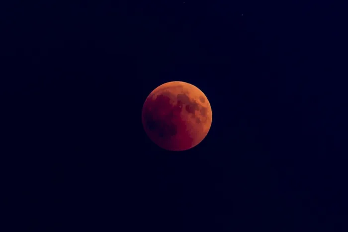 Gerahmter Druck : Blutmond, totale Mondfinsternis am 27. Gerahmter Druck : Blutmond, totale Mondfinsternis am 27.