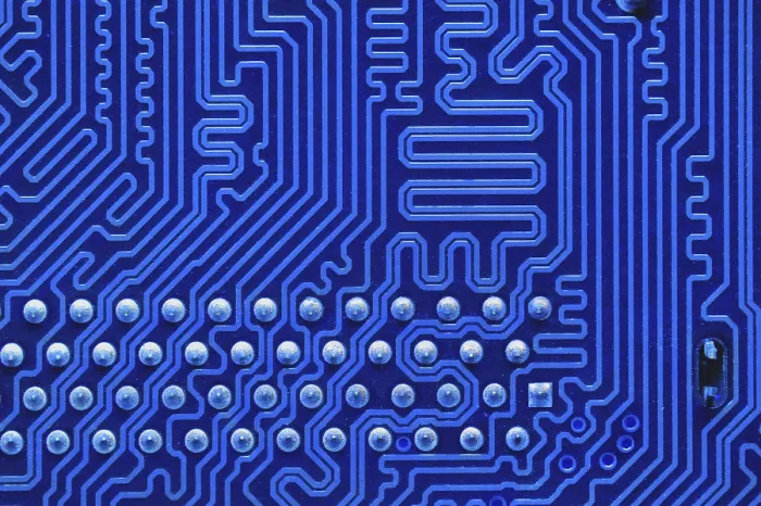 Gerahmter Druck : Blauer Schaltkreisplatine, elektronische Computerhardwaretechnologie Gerahmter Druck : Blauer Schaltkreisplatine, elektronische Computerhardwaretechnologie