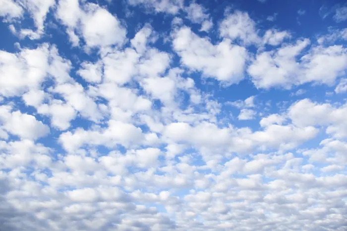 Gerahmter Druck : Himmelsbild mit blauen Wolken Gerahmter Druck : Himmelsbild mit blauen Wolken