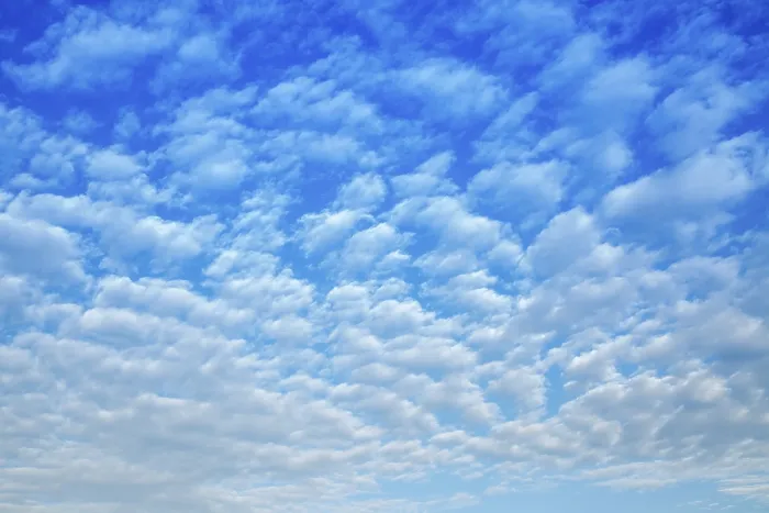 Gerahmter Druck : Blauer wolkenverhängter Himmel, Mauritius. Gerahmter Druck : Blauer wolkenverhängter Himmel, Mauritius.