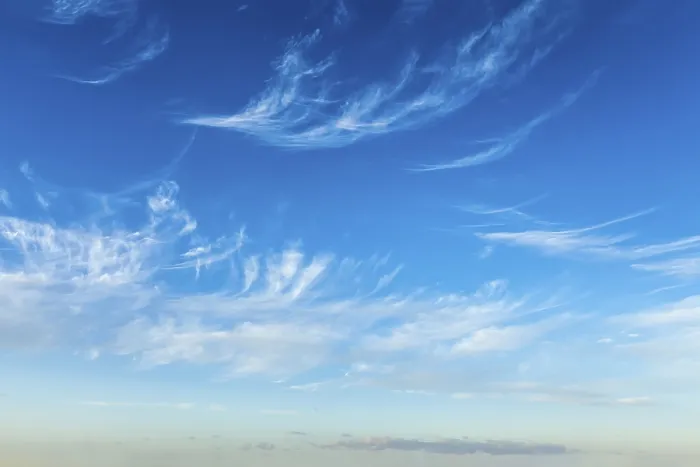Gerahmter Druck : Himmel mit weißen Wolken Gerahmter Druck : Himmel mit weißen Wolken