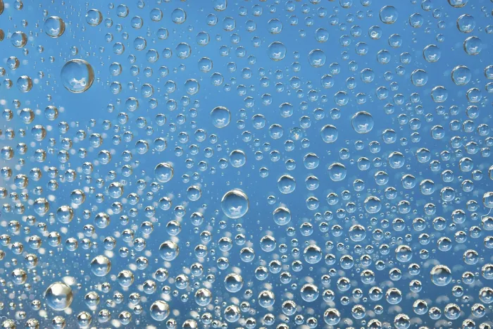 Gerahmter Druck : Blauer Wassertröpfchen-Hintergrund Gerahmter Druck : Blauer Wassertröpfchen-Hintergrund