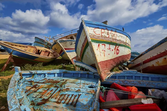 Gerahmter Druck : Boote über und neben einander. Gerahmter Druck : Boote über und neben einander.