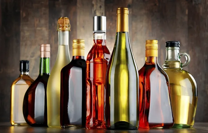 Gerahmter Druck : Flaschen verschiedener alkoholischer Getränke. Gerahmter Druck : Flaschen verschiedener alkoholischer Getränke.