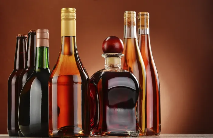 Gerahmter Druck : Flaschen verschiedener alkoholischer Getränke. Gerahmter Druck : Flaschen verschiedener alkoholischer Getränke.