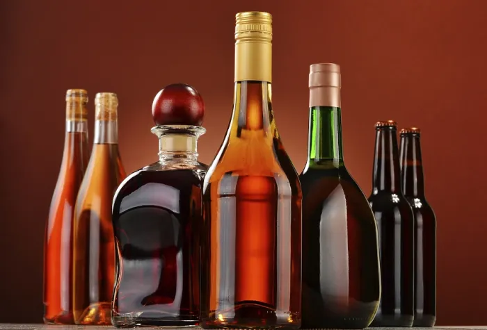 Gerahmter Druck : Flaschen verschiedener alkoholischer Getränke. Gerahmter Druck : Flaschen verschiedener alkoholischer Getränke.