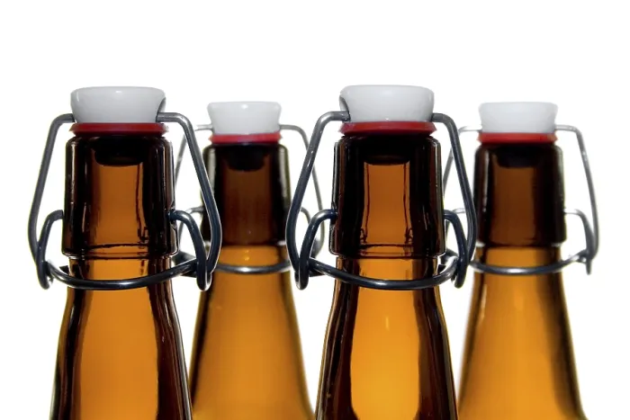 Gerahmter Druck : Vier Bierflaschen Gerahmter Druck : Vier Bierflaschen
