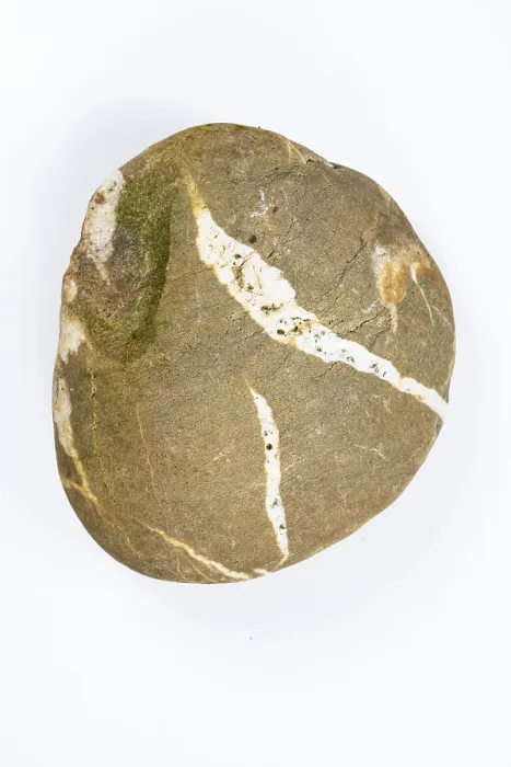 Gerahmter Druck : Boulder, Stein, gekürzt, weißer Hintergrund. Gerahmter Druck : Boulder, Stein, gekürzt, weißer Hintergrund.