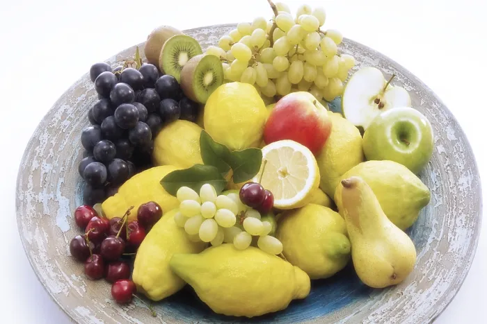 Gerahmter Druck : Becher gemischter Früchte Gerahmter Druck : Becher gemischter Früchte