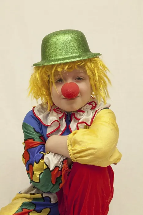 Gerahmter Druck : Junge in Clown-Kostüm Gerahmter Druck : Junge in Clown-Kostüm