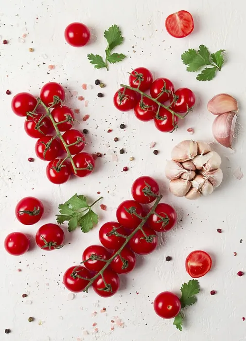 Gerahmter Druck : Zweig mit Mini-Kirschtomaten. Gerahmter Druck : Zweig mit Mini-Kirschtomaten.