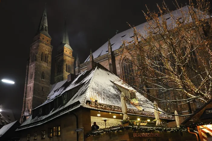 Gerahmter Druck : Bratwursthausl im Abendlicht. Gerahmter Druck : Bratwursthausl im Abendlicht.