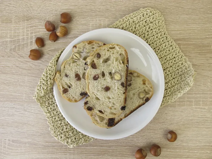 Gerahmter Druck : Brot mit Sultaninen und Haselnüssen. Gerahmter Druck : Brot mit Sultaninen und Haselnüssen.