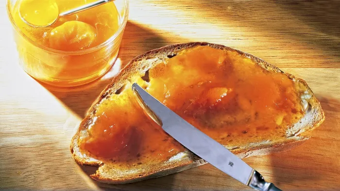 Gerahmter Druck : Frühstück, Brot mit Marmelade, Deutschland. Gerahmter Druck : Frühstück, Brot mit Marmelade, Deutschland.