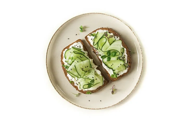 Gerahmter Druck : Frühstück, Cornflakes-Brot-Sandwiches Gerahmter Druck : Frühstück, Cornflakes-Brot-Sandwiches