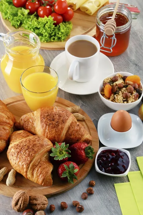 Gerahmter Druck : Frühstück bestehend aus Croissants. Gerahmter Druck : Frühstück bestehend aus Croissants.